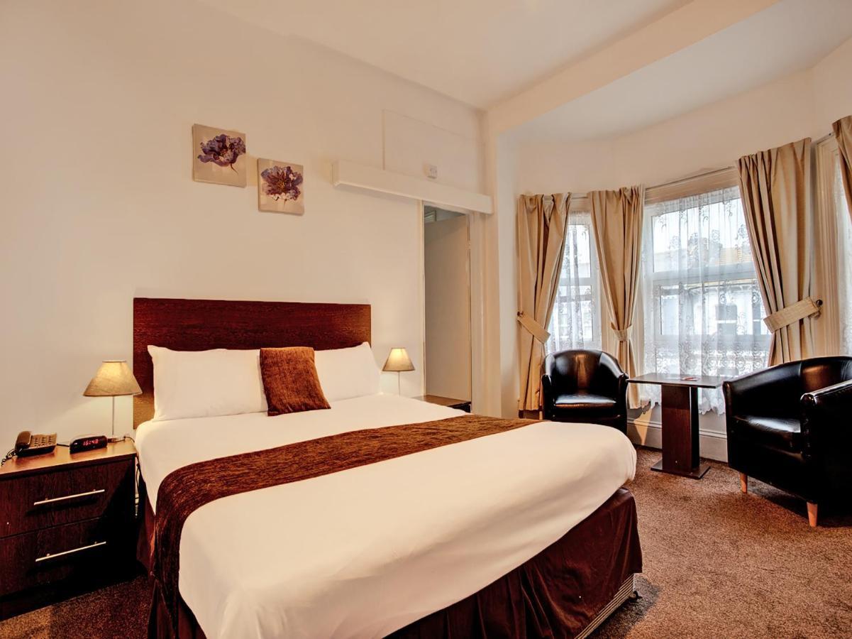 The Waverley 3*